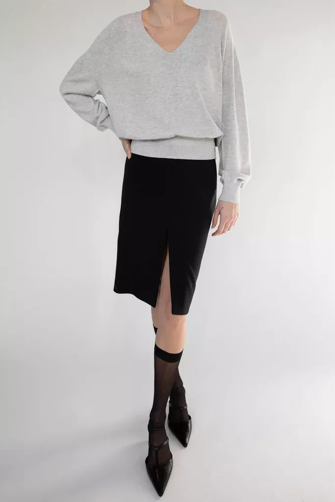 3D KNIT V-NECK SWEATER