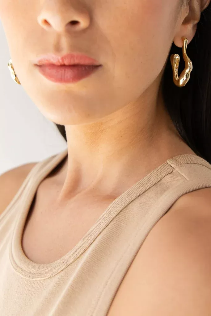 ABSTRACT SQUIGGLE HOOP EARRING