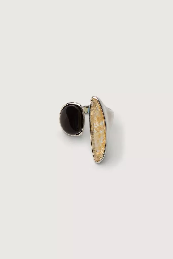 ABSTRACT STONE RING