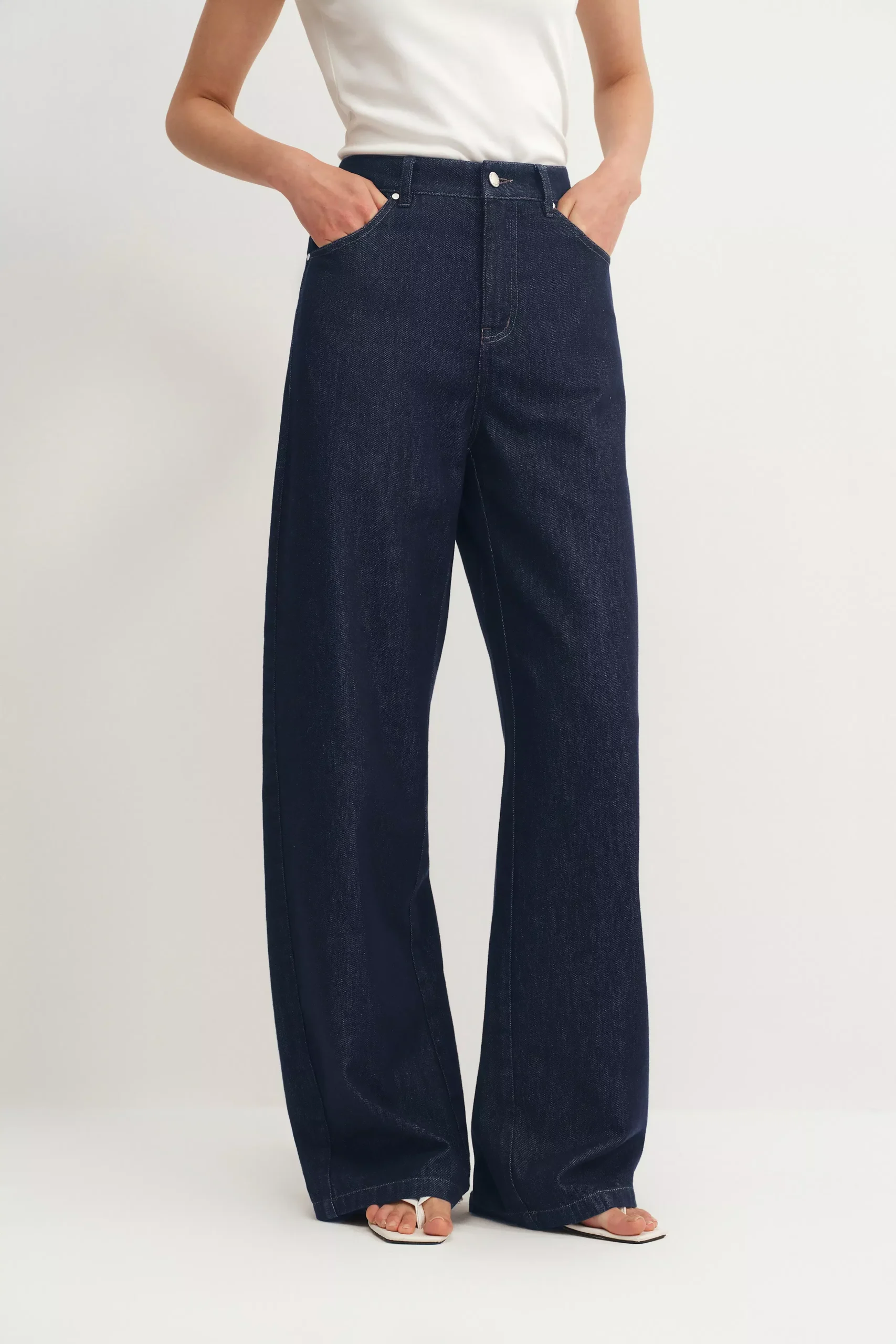 Akari Barrel Leg Jeans in Lyocell Denim