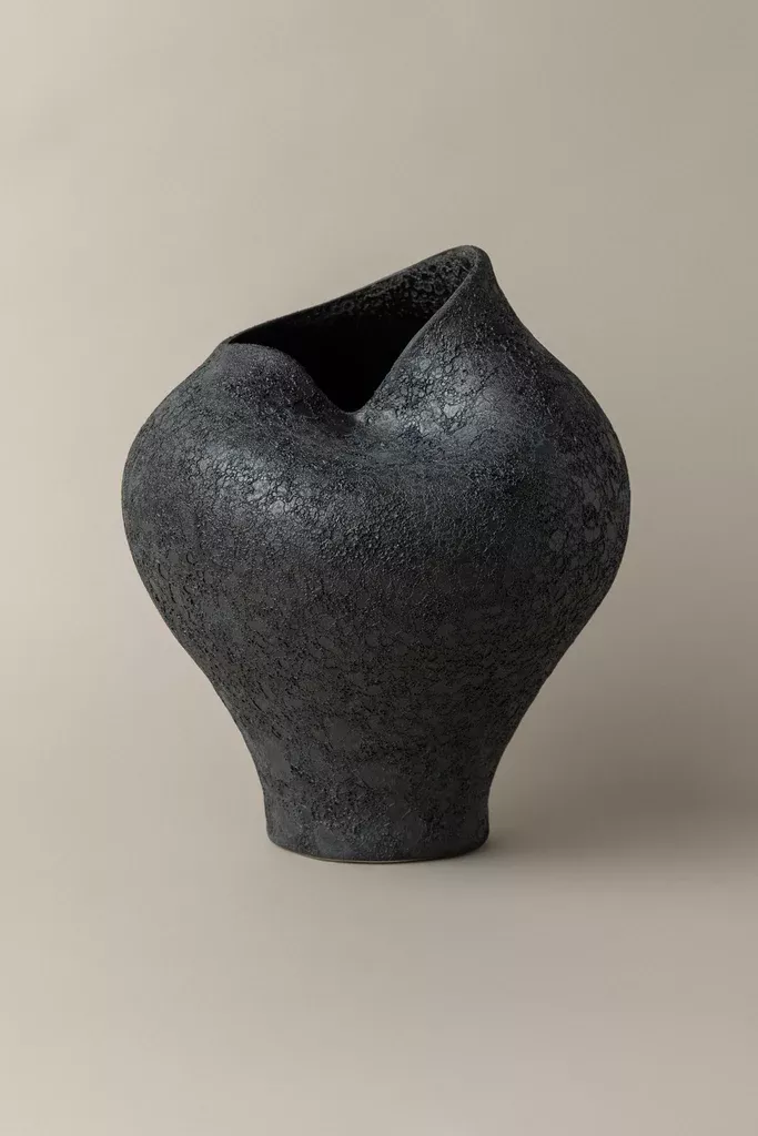 AMORA VASE
