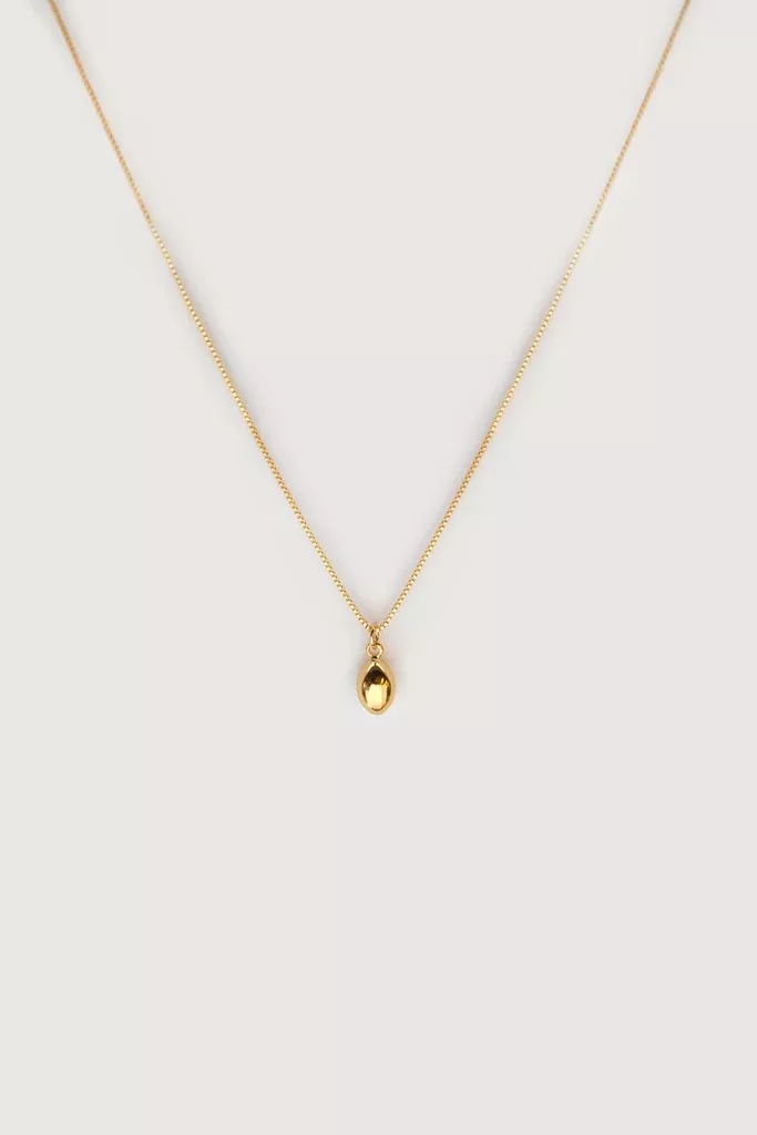 BOX CHAIN WITH OVAL PENDANT