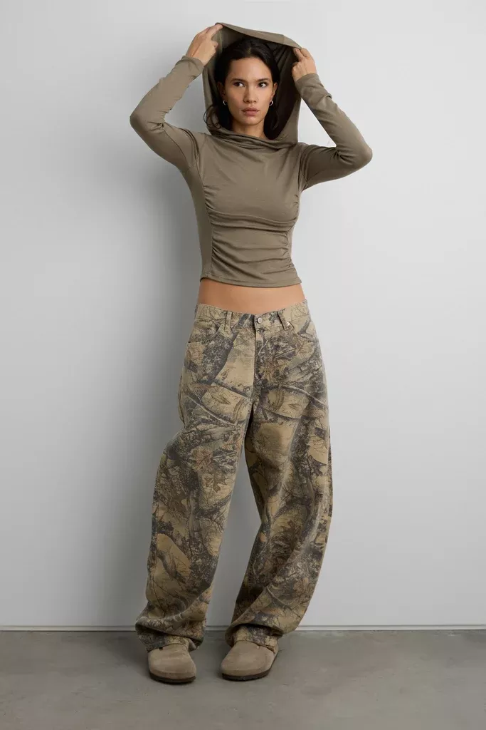 CAMO PRINT BARREL LEG PANT