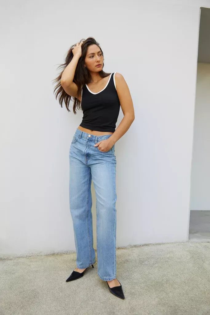 CONTRAST SCOOP NECK TANK