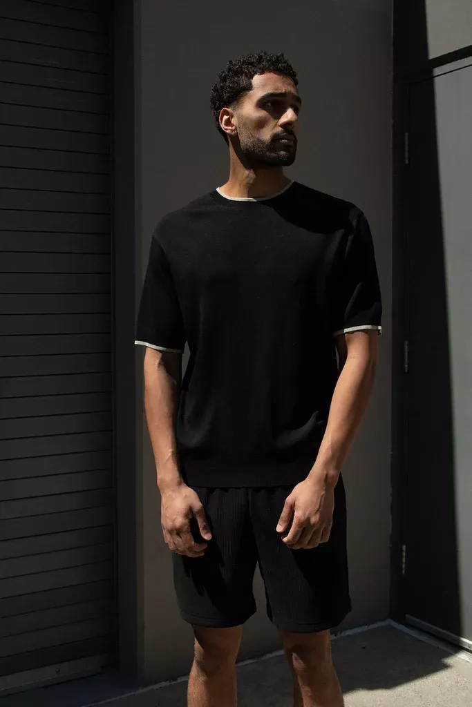 CONTRAST TRIM SHORT SLEEVE SWEATER