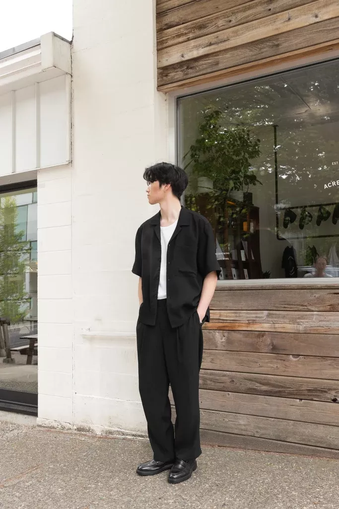 CRINKLED SHORT SLEEVE BUTTON UP SHIRT