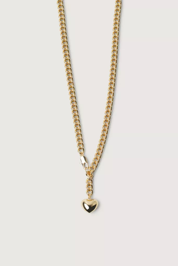 CURB CHAIN NECKLACE WITH HEART PENDANT
