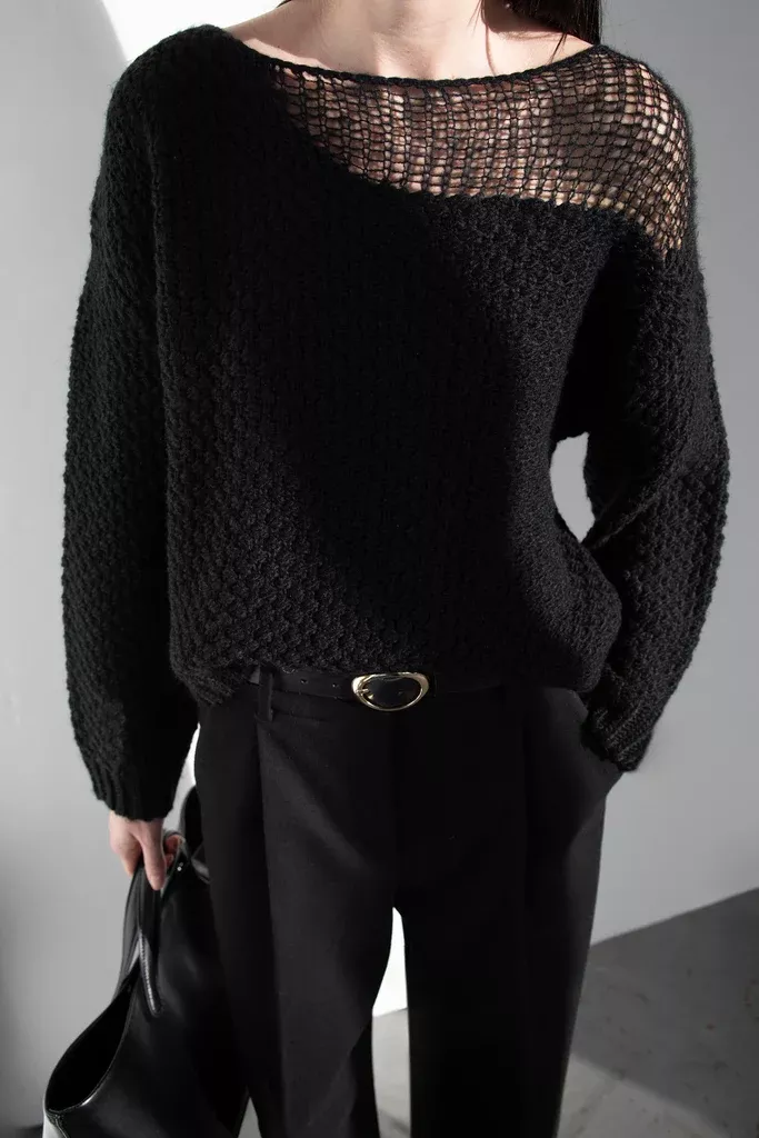 DISTRESSED DETAIL SWEATER