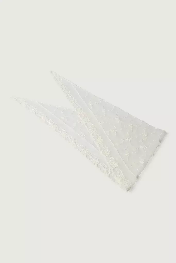 FLORAL LACE SCARF