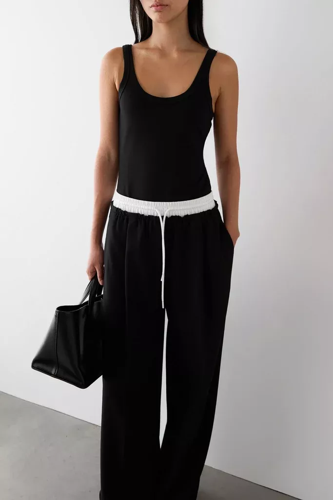 FORM SCOOP NECKLINE BODYSUIT
