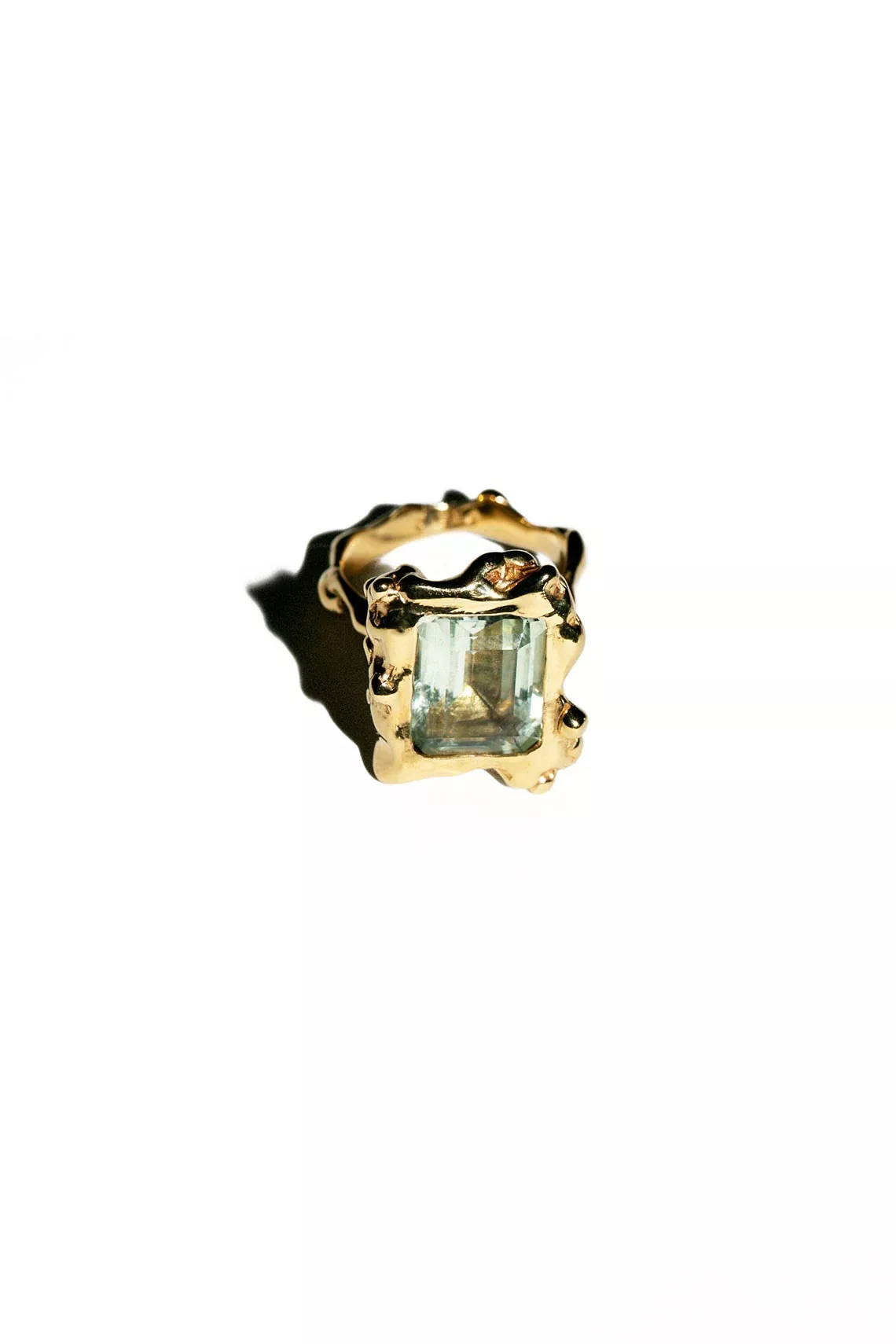 Gold Plate Cornice Ring with Green Amethyst