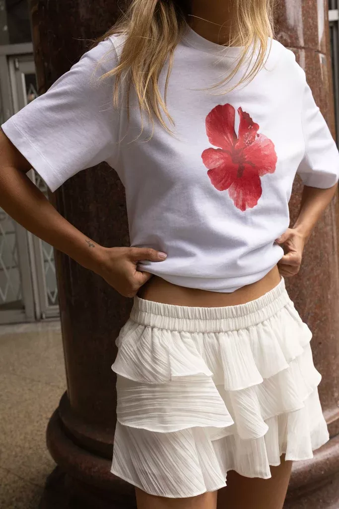 HIBISCUS GRAPHIC PRINT T-SHIRT