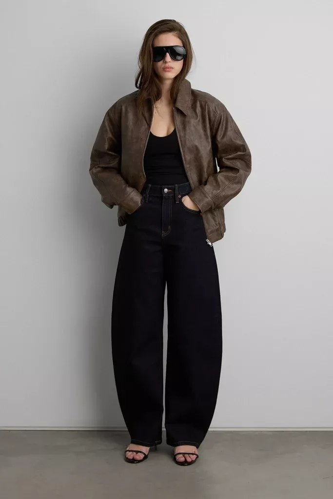 HIGH RISE BARREL LEG JEAN