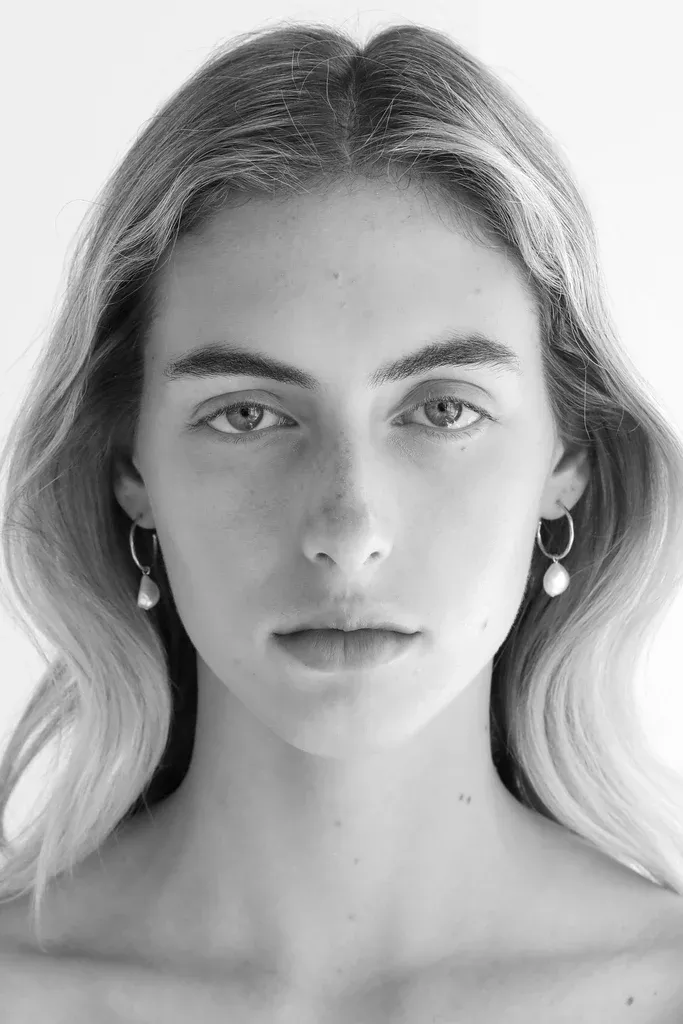 HOOP EARRINGS WITH PEARL DROP
