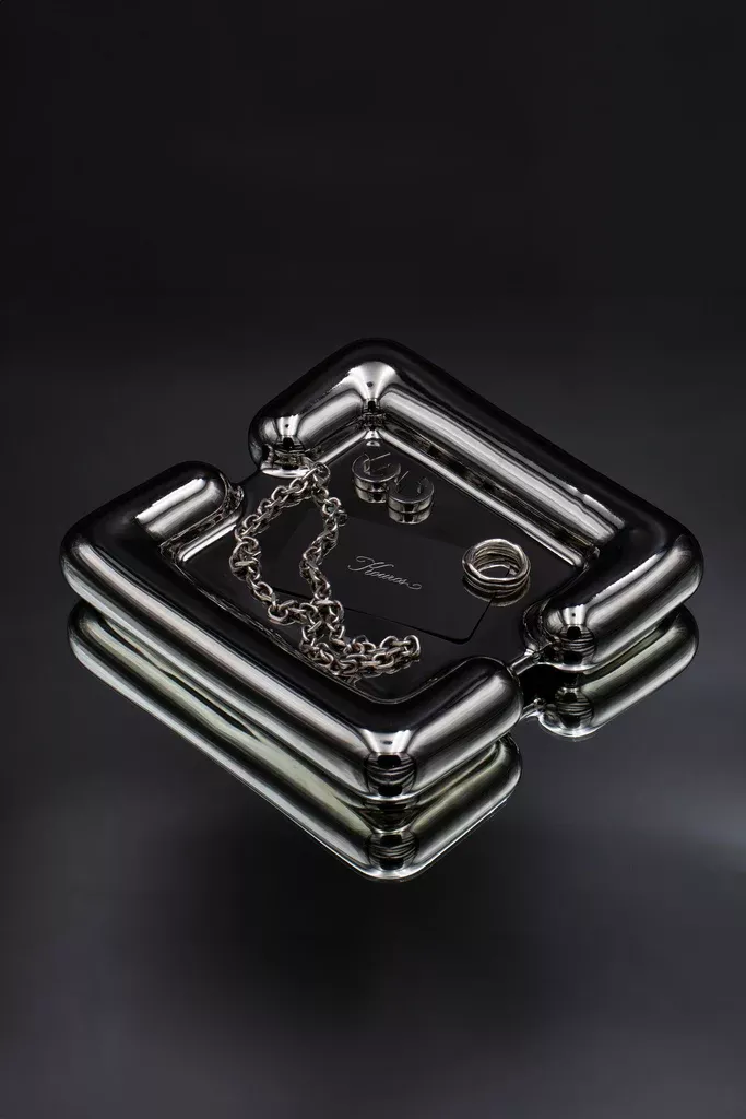 HUG TRAY BY KOUROS