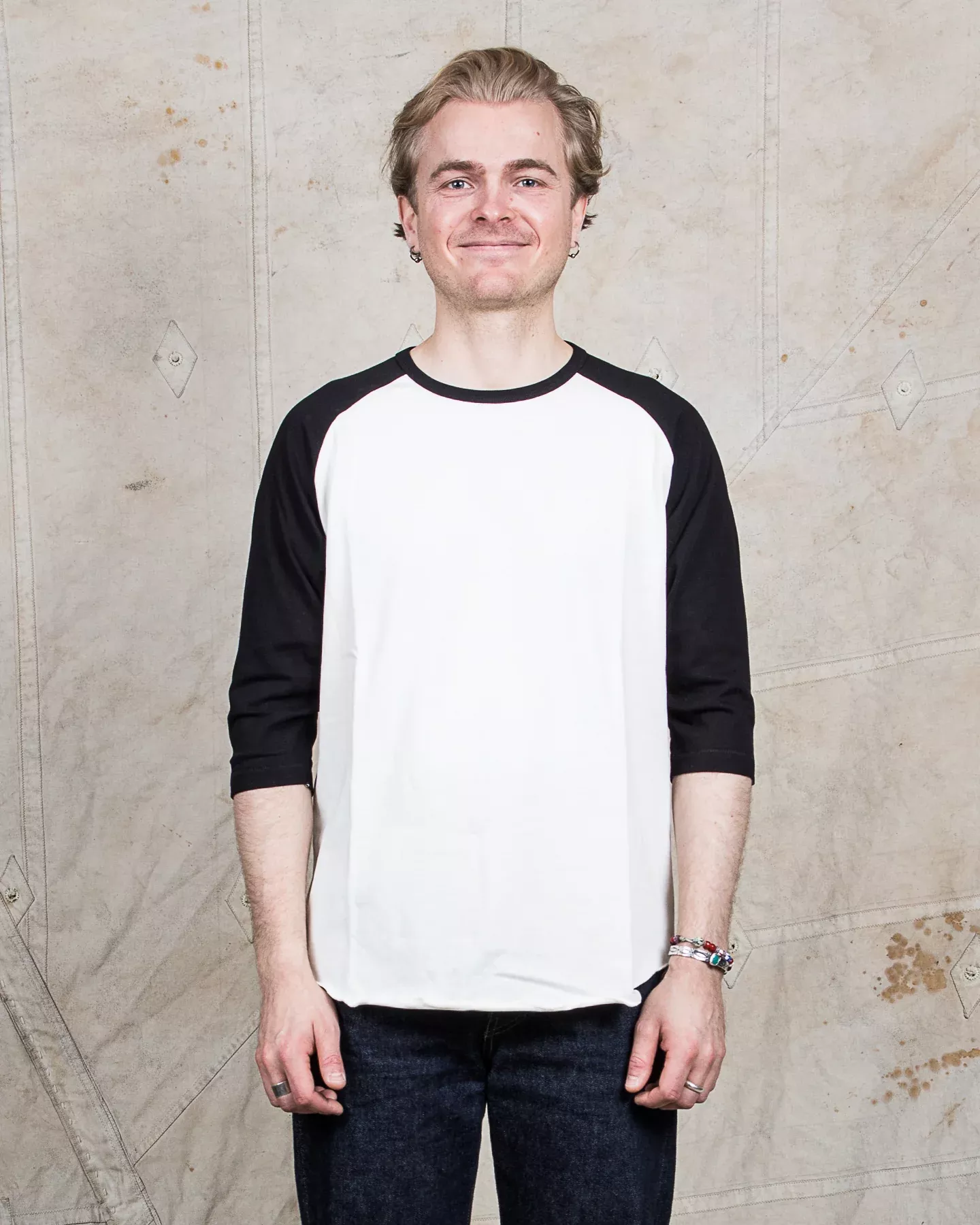 Indigofera Leon Raglan Sweater Cocatoo White / Black