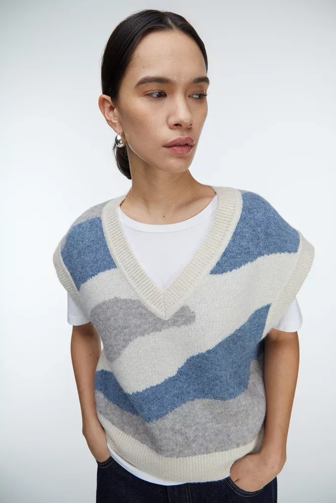 INTARSIA KNIT SWEATER VEST