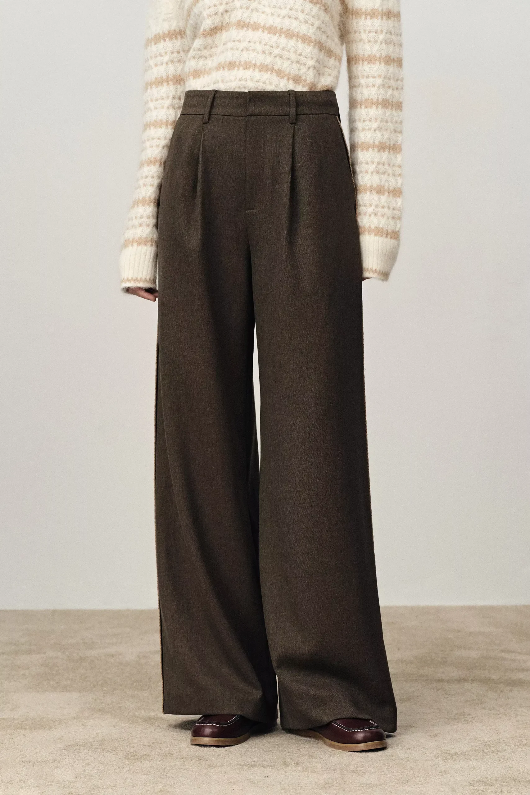Julie Shell Stitch Detailing Sweat Pants in Lightweight Suiting