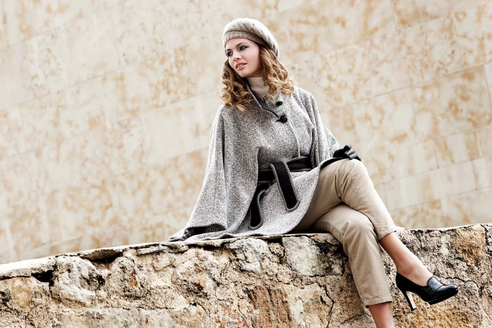 'Lafo' - 100% Pure New Wool Donegal Tweed Cape - Black / White Herringbone