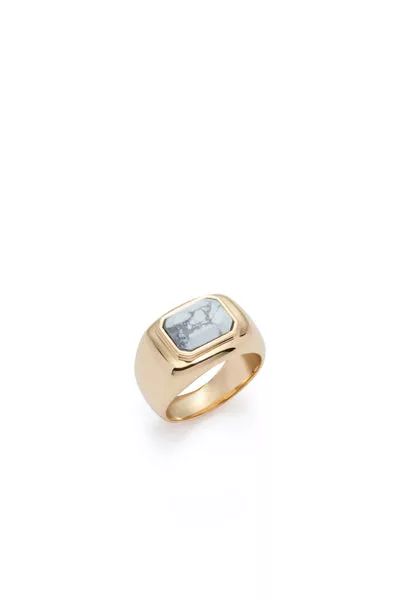 Large Ring in 18K Yellow Gold & Howlite Stone