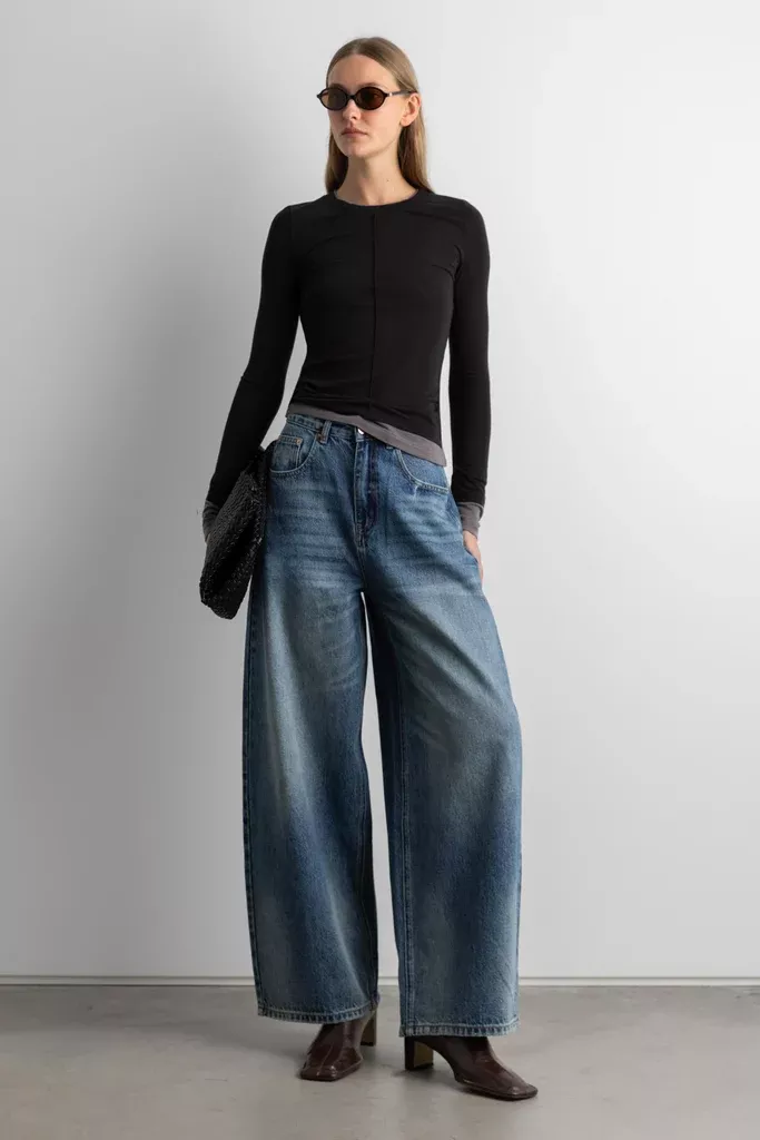 MEDIUM WASH WIDE LEG DENIM JEAN