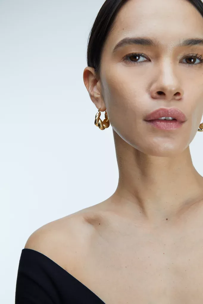 OVERSIZED CROISSANT HUGGIE EARRINGS