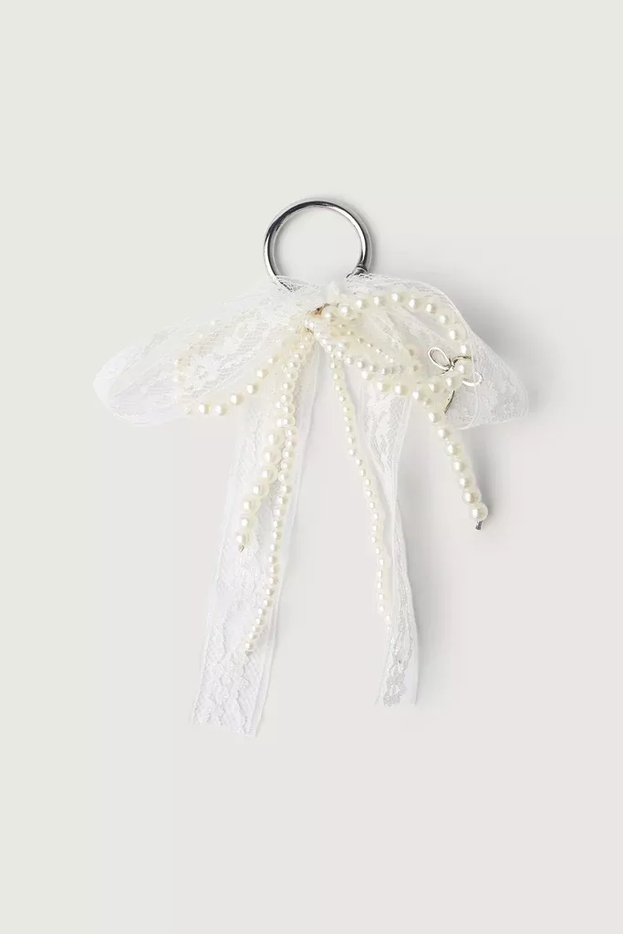 PEARLS AND LACE RIBBON BAG CHARM