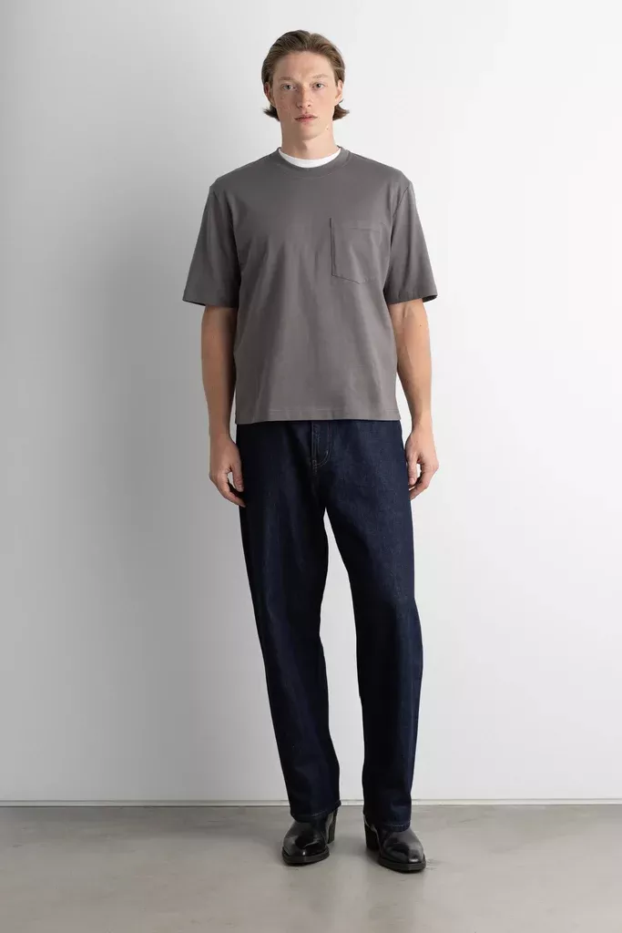 RELAXED BOXY BASIC TEE WITH POCKET