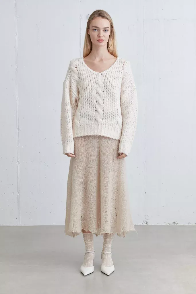 RELAXED FIT CABLE KNIT SWEATER