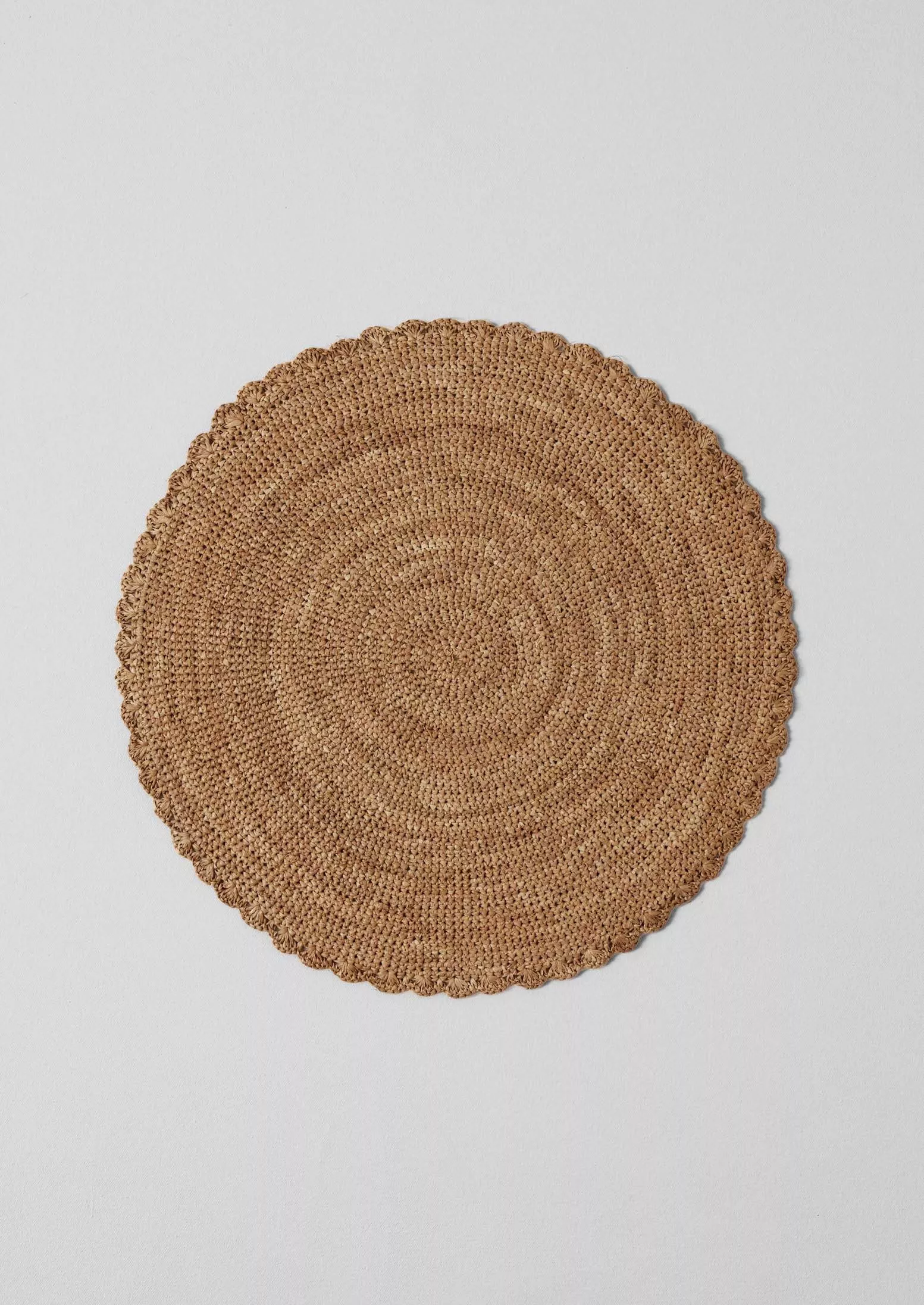Scalloped Edge Raffia Placemat