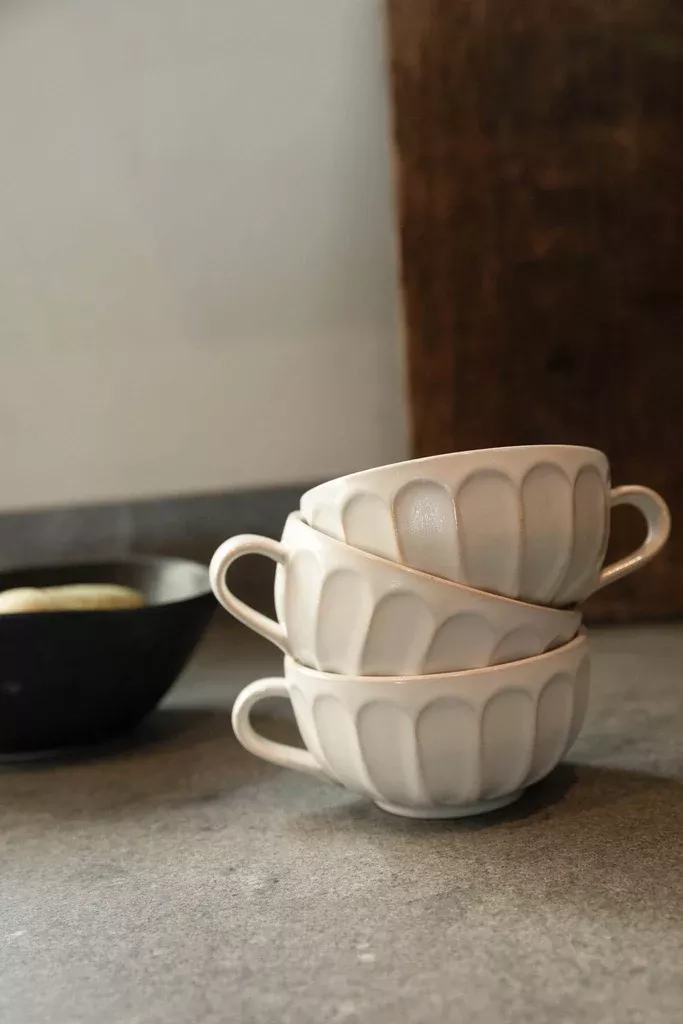 SCALLOPED WIDE MUG