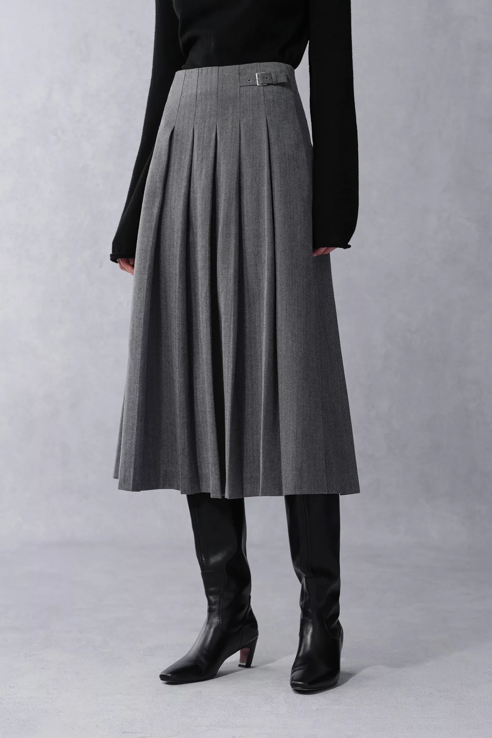 Soma Pleated Midi Skirt in Fine Wool Blend