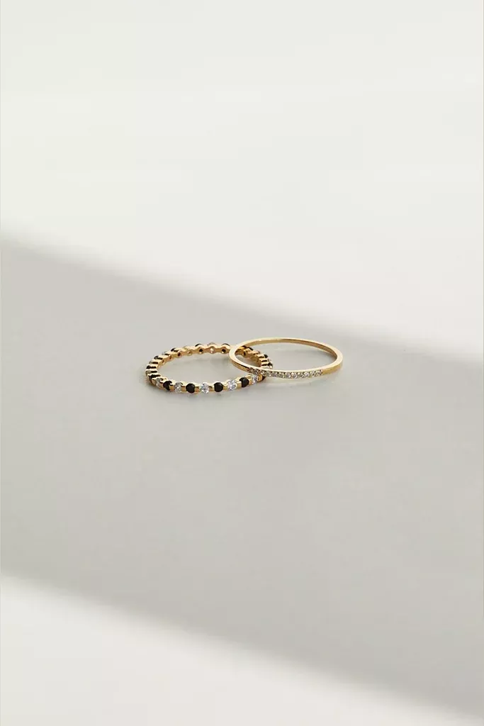 STERLING SILVER RING WITH STONE DETAIL