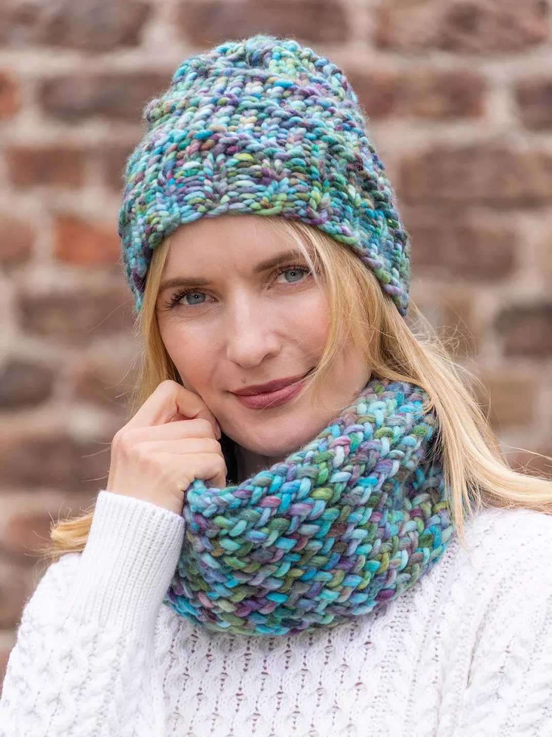 Super Soft Merino Wool Handmade Snood and Hat Set - Turquoise