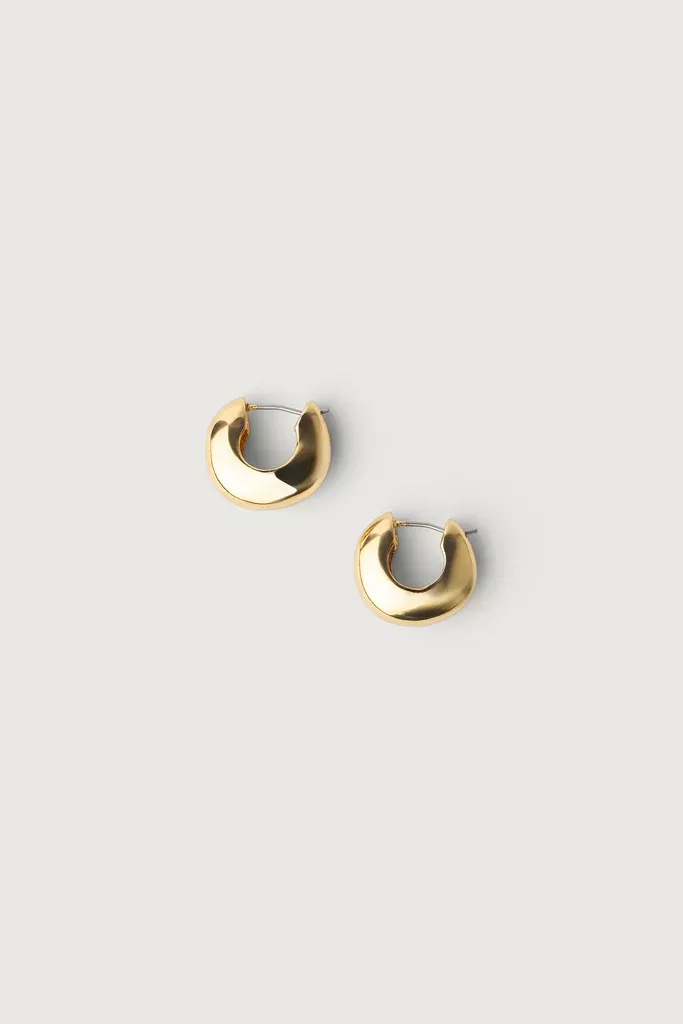 THICK HUGGIE HOOP EARRINGS