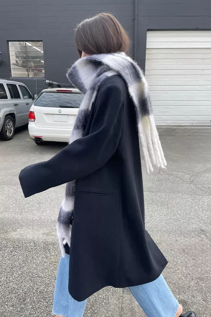 THICK TASSEL STRIPED SCARF