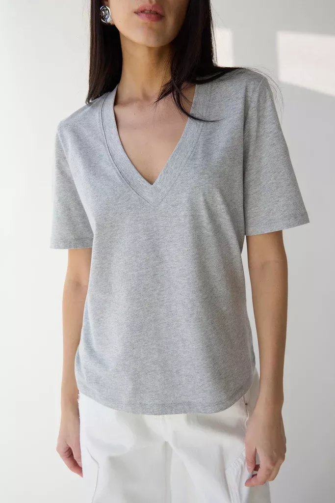 V-NECK T-SHIRT