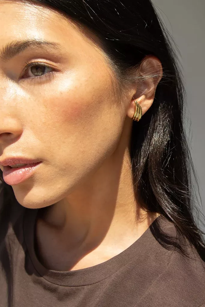 WAVY HOOP EARRING
