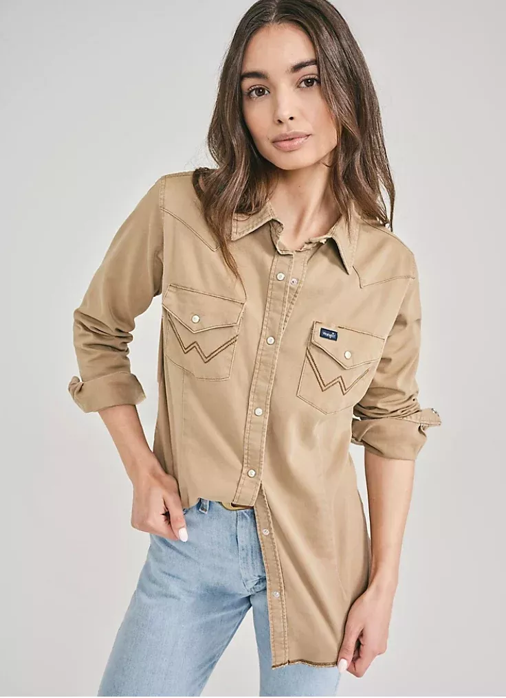 WRANGLER WOMENS LONG SLEEVE WESTERN SNAP WITH FRONT AND BACK YOKES SOLID TOP IN RAWHIDE STYLE LW1031T