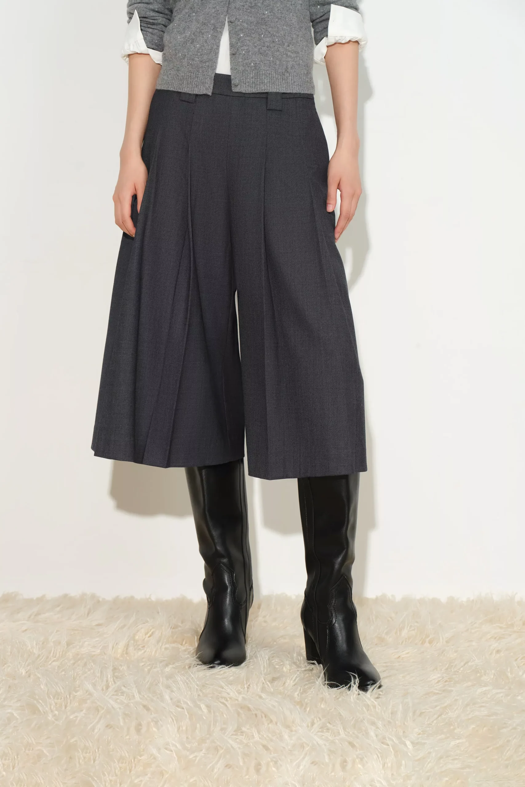 Yuri Wide Pleated Cropped Culottes in Wool Blend